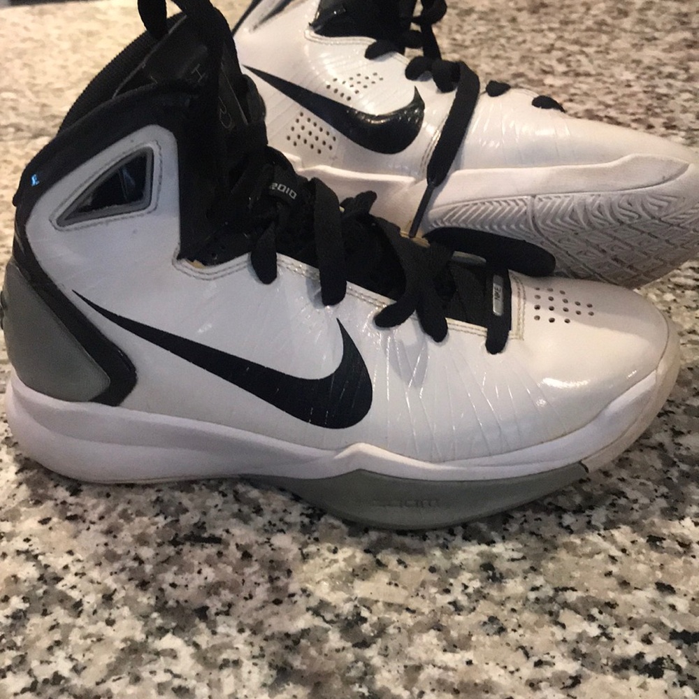 Girls basketball shoes